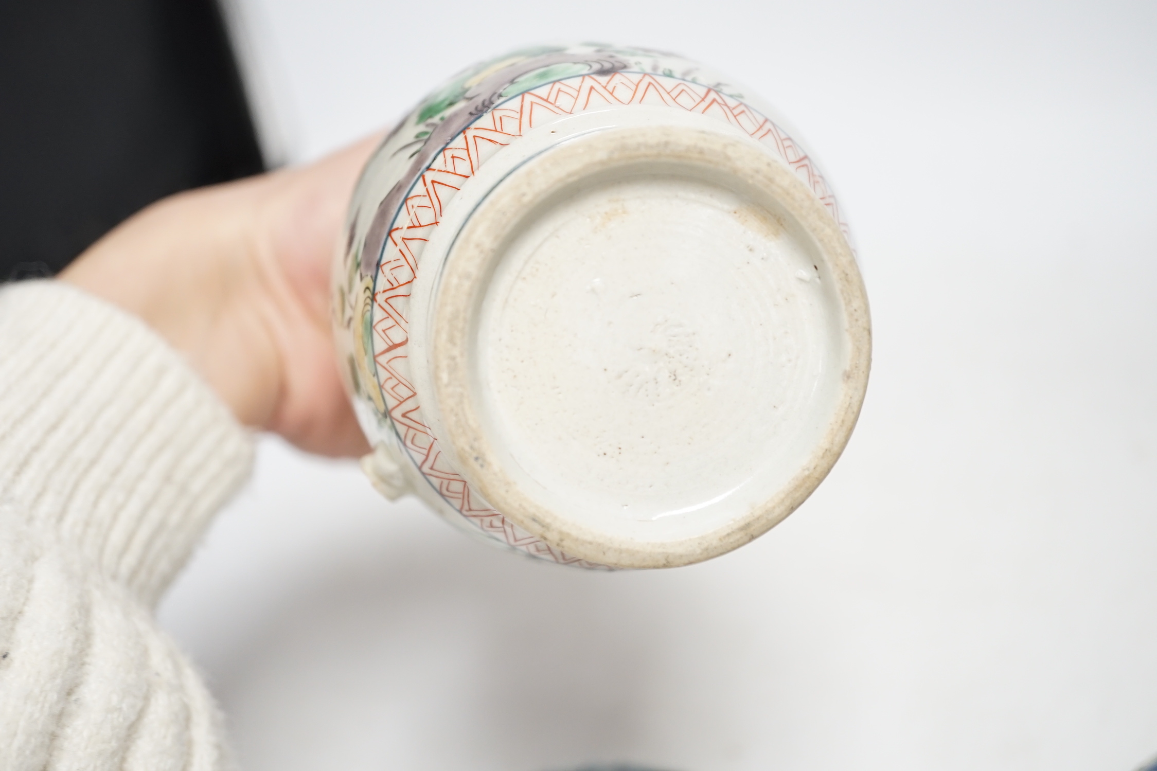 A group of Chinese ceramics, 17th/18th century, to include a famille verte mug (lacking handle) two U shaped bowls and three blue and white brush washers, largest 14cm high (a.f.)